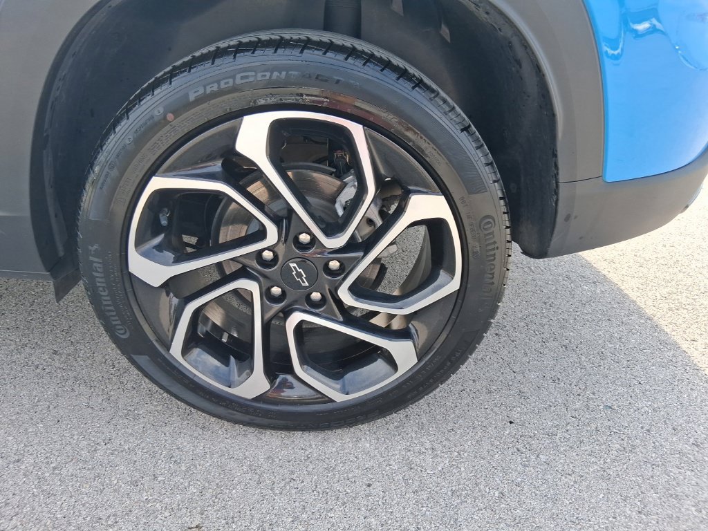 Used 2024 Chevrolet Trax RS w/ Sunroof Package FWD image 20