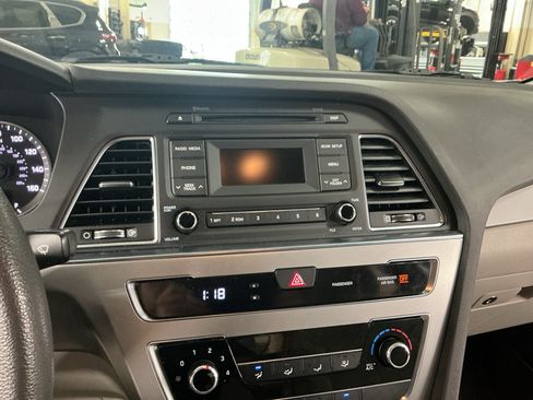 Used 2016 Hyundai Sonata SE FWD image 16