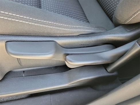 Used 2024 GMC Terrain SLE image 17