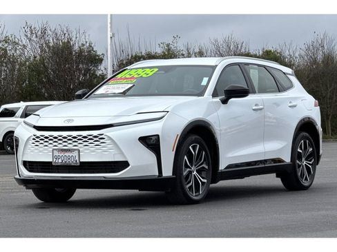 Used 2025 Toyota Crown Signia image 8