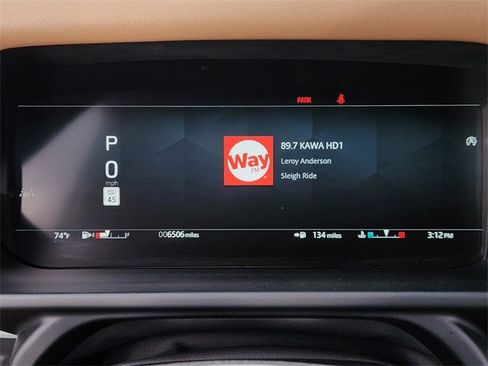 Used 2025 Land Rover Defender 130 X-Dynamic SE image 12