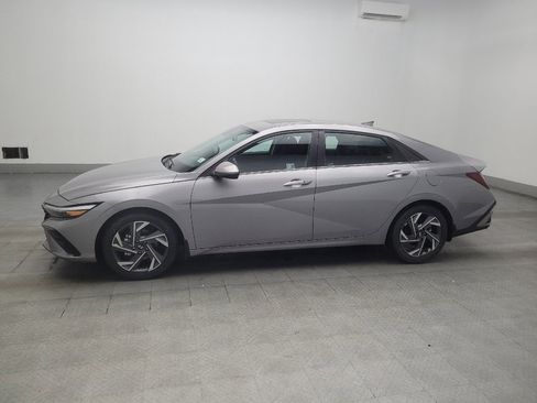 Used 2025 Hyundai Elantra SEL FWD image 2