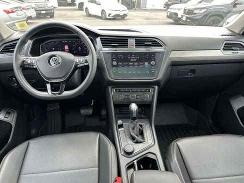 Used 2021 Volkswagen Tiguan SEL AWD/4WD image 12