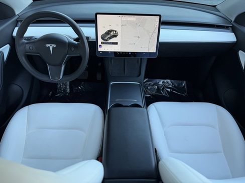 Used 2021 Tesla Model Y Long Range image 39