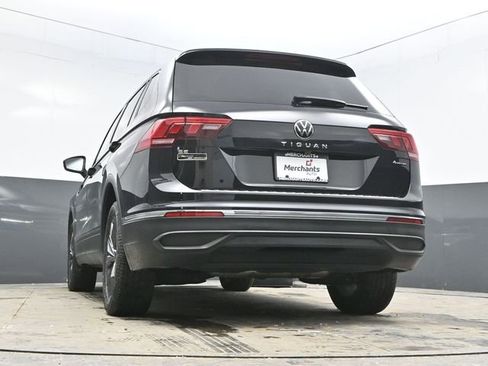 Used 2022 Volkswagen Tiguan SE image 37