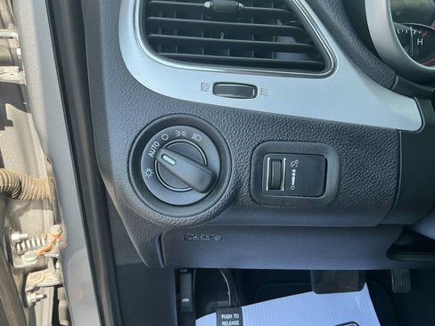 Used 2017 Dodge Journey SE FWD image 13