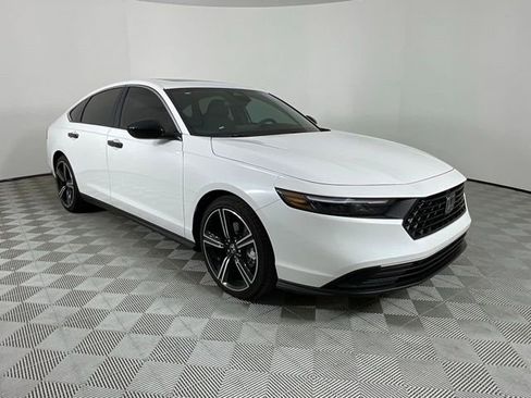 Used 2025 Honda Accord Sport image 3