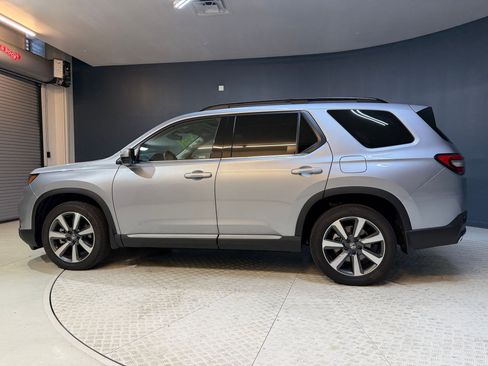 Used 2025 Honda Pilot Touring image 2
