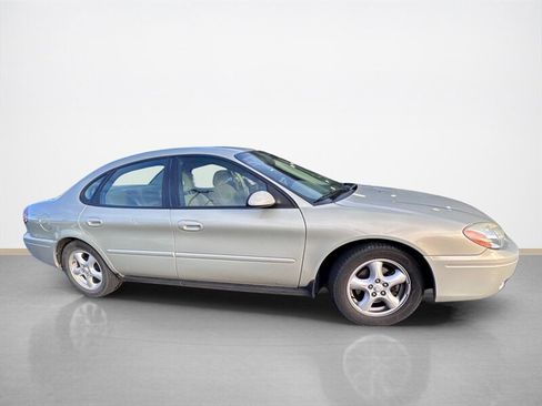 Used 2004 Ford Taurus SE image 2