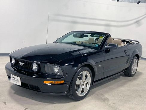 Used 2006 Ford Mustang GT image 3