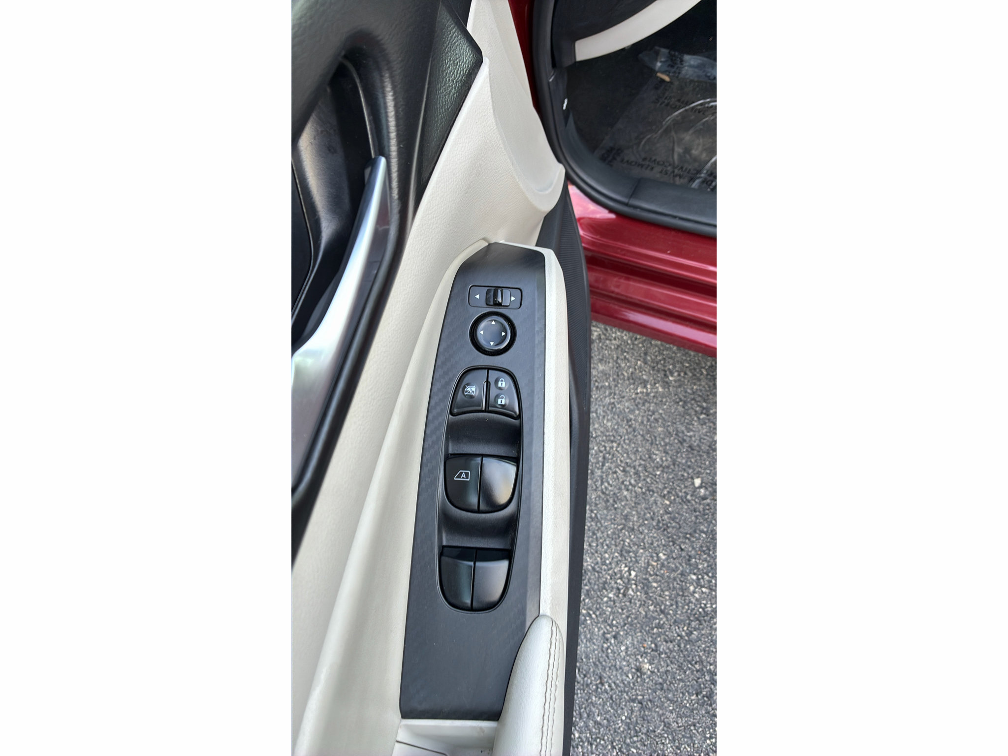 Used 2025 Nissan Altima 2.5 SV FWD image 12