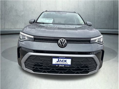 New 2026 Volkswagen Taos SE image 8