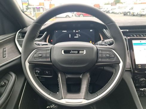 New 2025 Jeep Grand Cherokee L Limited w/ Luxury Tech Group II AWD/4WD image 19