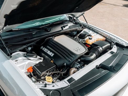 Used 2019 Dodge Challenger R/T w/ Plus Package image 41