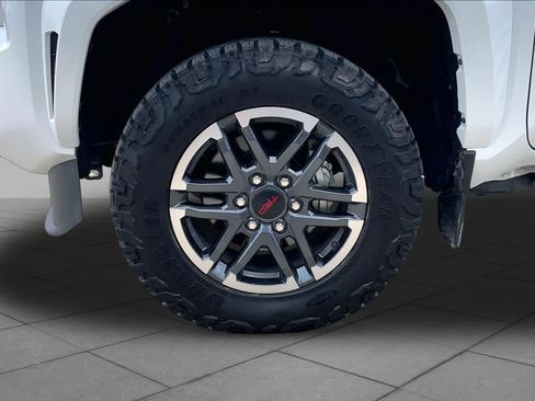 Used 2025 Toyota Tacoma Limited AWD/4WD image 11