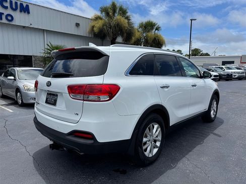 Used 2017 Kia Sorento AWD w/ LX V6 Convenience Package image 8