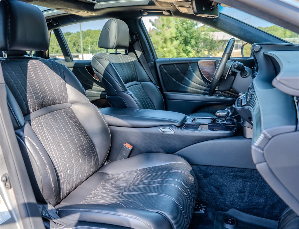 Used 2018 Lexus LS 500 w/ Luxury Package RWD image 35