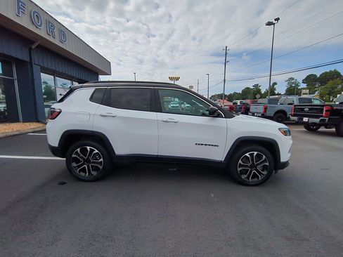 Used 2024 Jeep Compass Limited AWD/4WD image 4