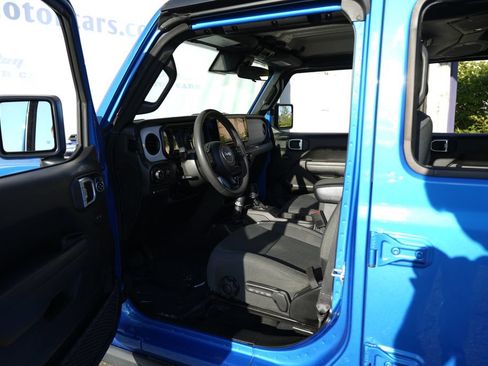 Used 2024 Jeep Wrangler Unlimited w/ Convenience Group AWD/4WD image 17