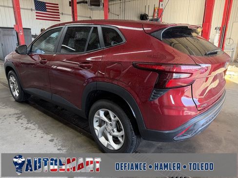 Used 2024 Chevrolet Trax LS w/ LS Convenience Package image 5