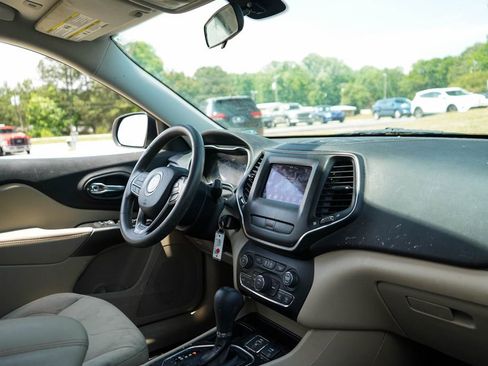 Used 2019 Jeep Cherokee Latitude w/ Popular Appearance Group FWD image 14