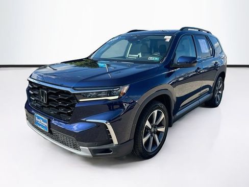 Certified 2025 Honda Pilot Touring image 3