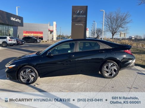 Certified 2025 Hyundai Elantra Sport image 11