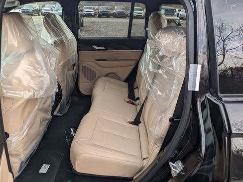 New 2025 Jeep Grand Cherokee Limited image 11