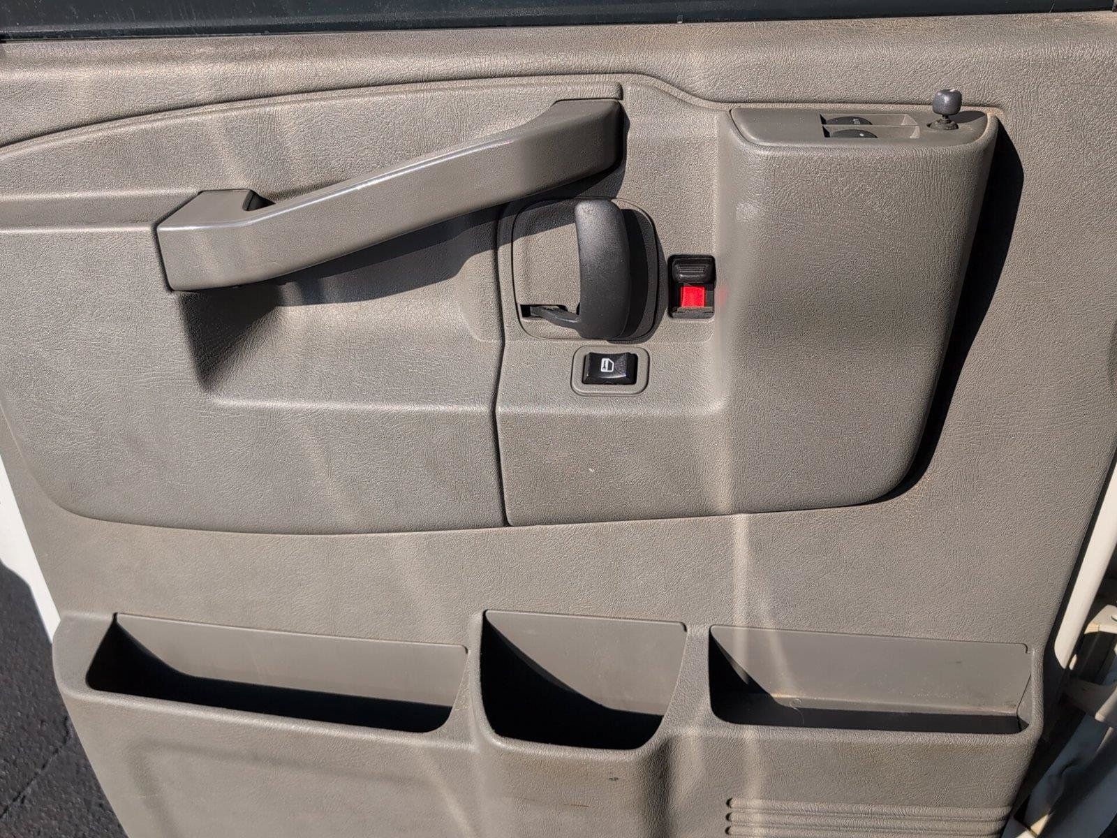 Used 2017 Chevrolet Express 2500 RWD image 13