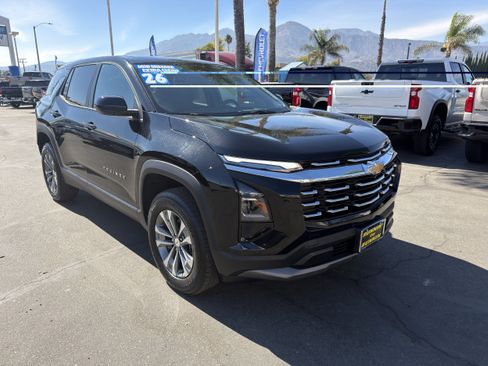 Used 2026 Chevrolet Equinox LT FWD image 2