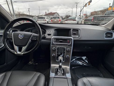 Used 2015 Volvo V60 T5 Premier image 16