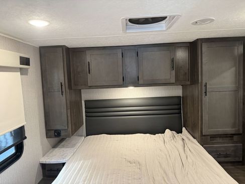 Used 2022 Ford E-450 and Econoline 450 Super Duty w/ Motorhome Prep Package image 77