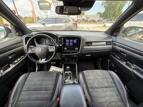 Used 2020 Mitsubishi Outlander LE AWD/4WD image 28