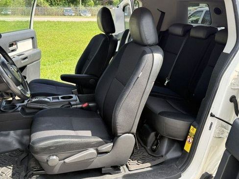 Used 2010 Toyota FJ Cruiser 4WD image 7
