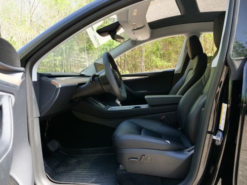 Used 2025 Tesla Model Y Long Range image 23