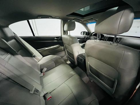 Used 2011 INFINITI G25 x w/ Moonroof Pkg image 10