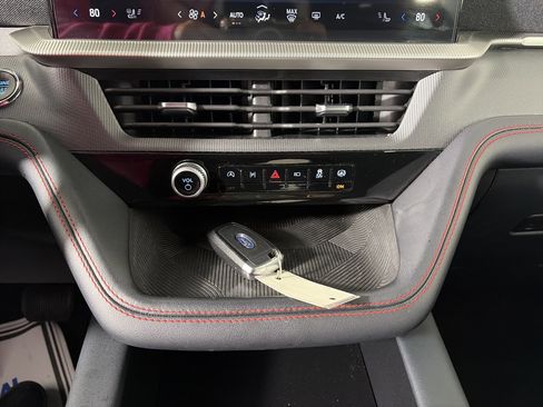 Used 2025 Ford Explorer ST-Line w/ ST-Line Street Pack image 23