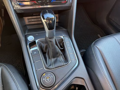Used 2024 Volkswagen Tiguan SE image 22