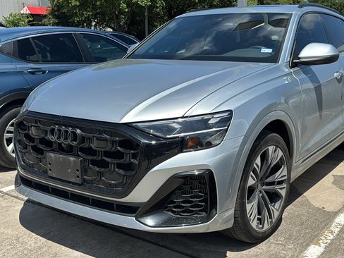 Used 2025 Audi Q8 Premium Plus AWD/4WD image 3