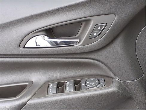 Used 2023 Chevrolet Equinox LT image 17