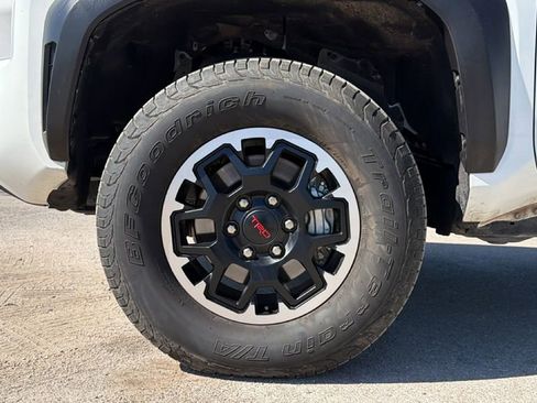 Certified 2025 Toyota Tacoma TRD Off-Road image 12