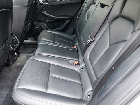 Used 2022 Porsche Macan S image 24