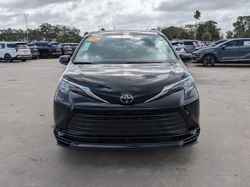 Used 2026 Toyota Sienna XLE FWD image 4
