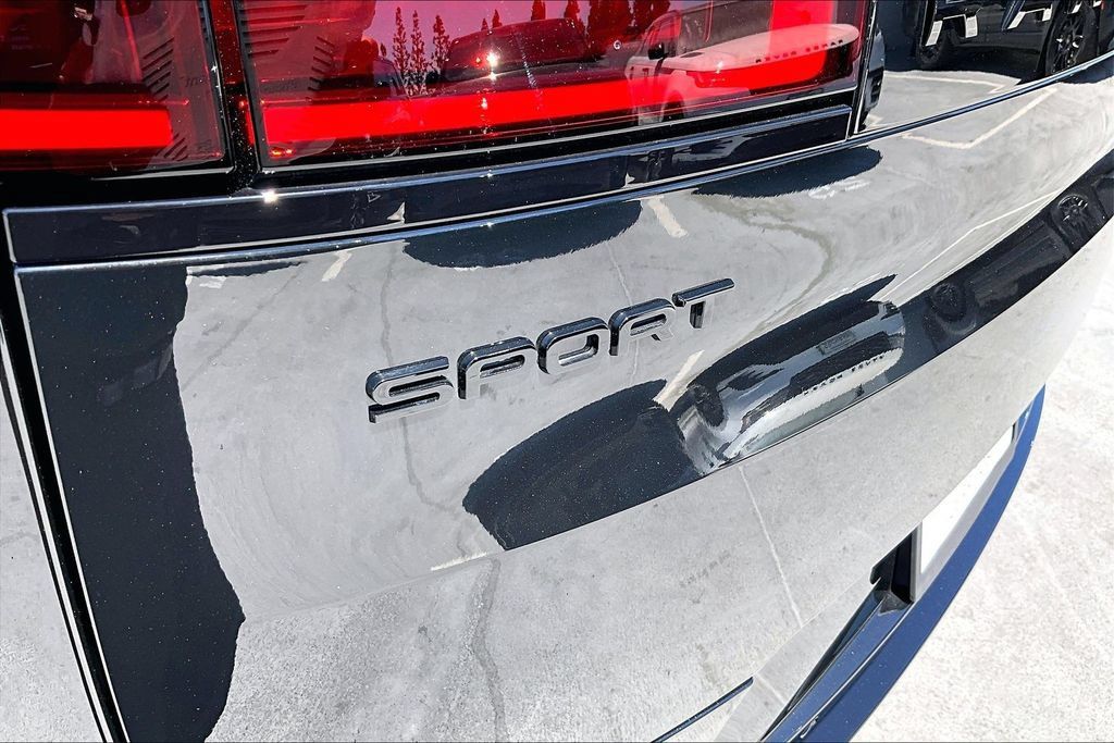 New 2026 Land Rover Range Rover Sport Dynamic SE AWD/4WD image 9