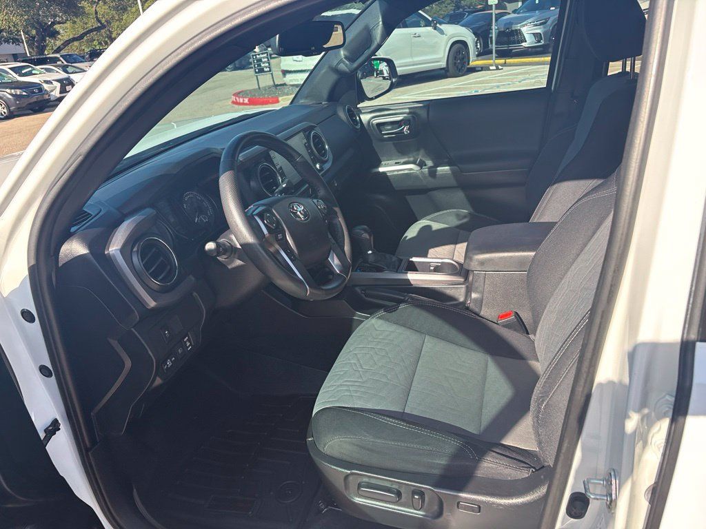 Used 2021 Toyota Tacoma TRD Off-Road w/ Technology Package AWD/4WD image 16