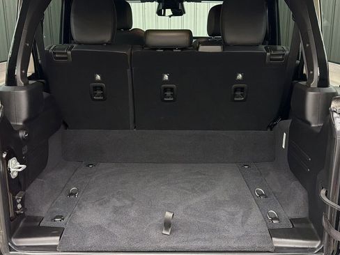 Used 2025 Jeep Wrangler Unlimited Sahara w/ Safety Group image 19