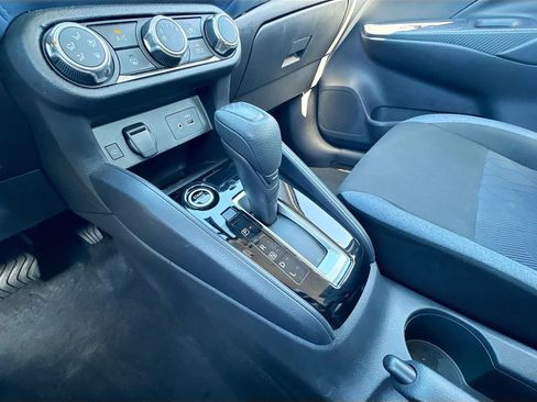 Used 2025 Nissan Versa SV image 16