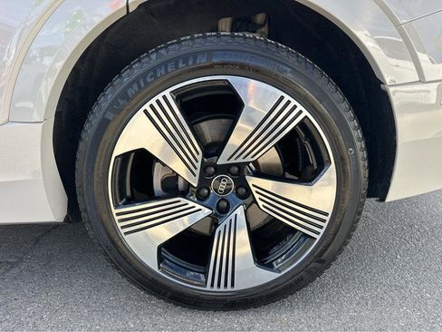 Used 2021 Audi e-tron Prestige w/ Prestige Package image 14
