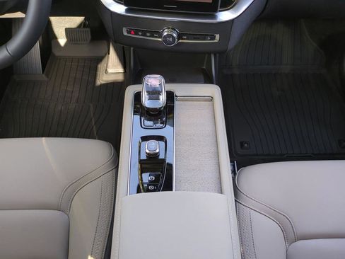 New 2026 Volvo XC90 B6 Plus w/ Protection Package Premier image 17