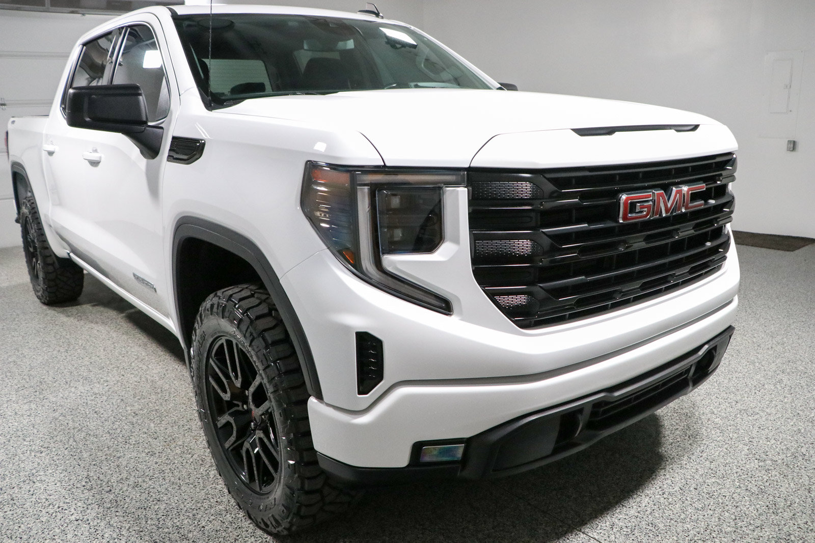 Used 2024 GMC Sierra 1500 Elevation AWD/4WD image 5
